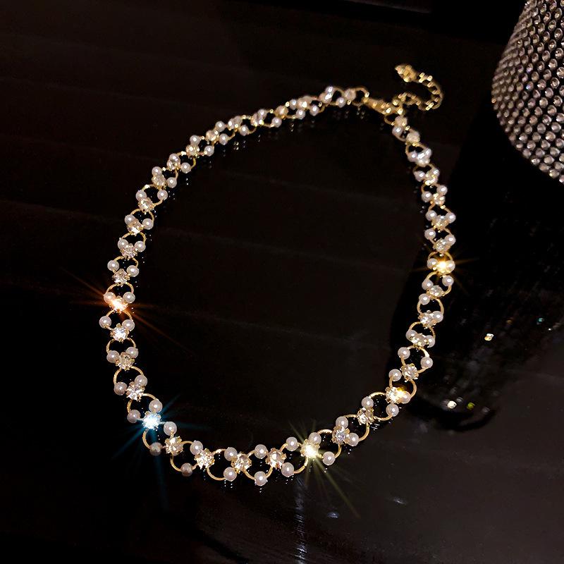 Elegantní evropský a americký módní náhrdelník: Luxusní styl s luxusním provedením a všestranným designem