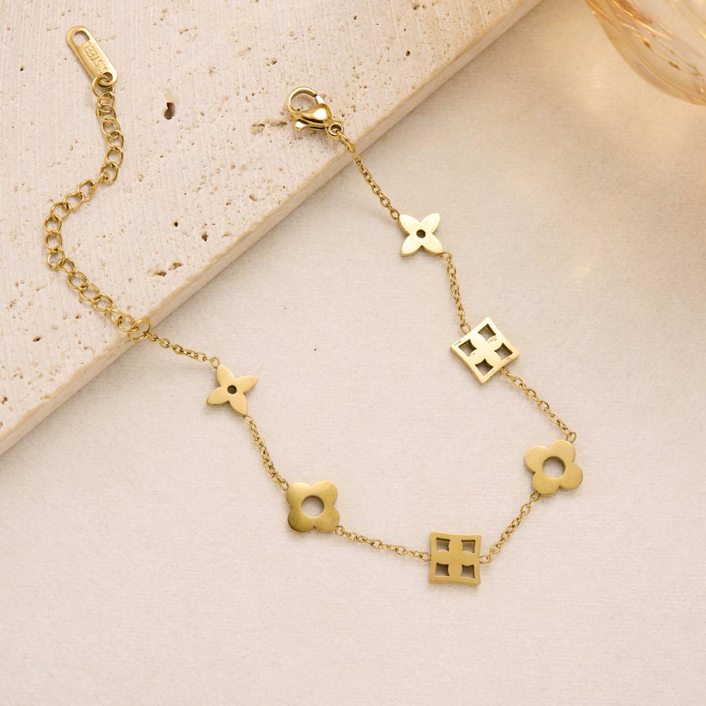 Classic Retro Four-Leaf Clover Titanium Steel Bracelet Female Light Luxury Ins Hundred With 18k Flower Hand Jewelry