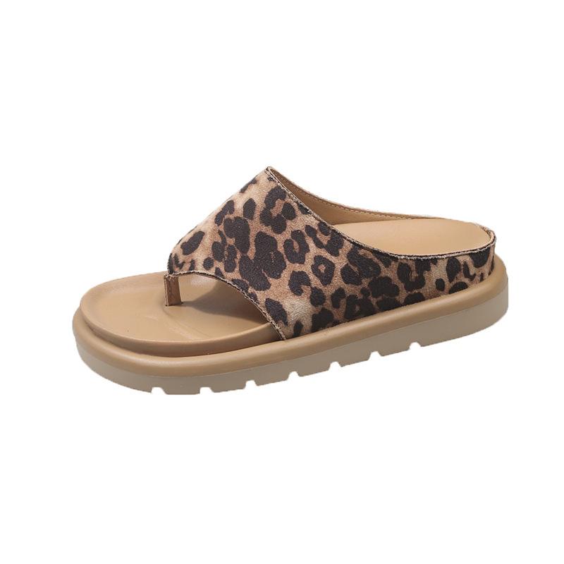 

2025 new toe thick sole not tired feet holiday style flip-flops women s summer wear Korean version of casual beach shoes 40