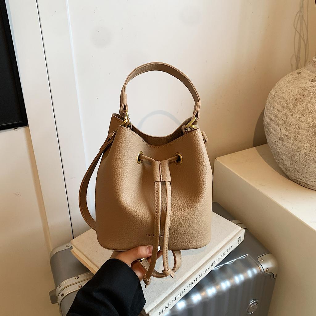 Hand carrying bucket bag women's new trendy shoulder bag large capacity messenger bag casual versatile handbag