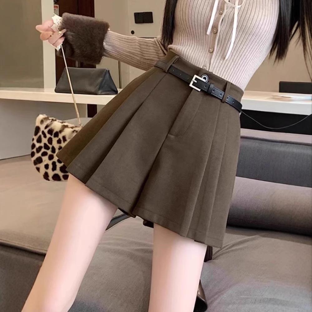 Women's 2024 High-Waist Khaki Woolen Pleated A-Line Shorts for Autumn/Winter