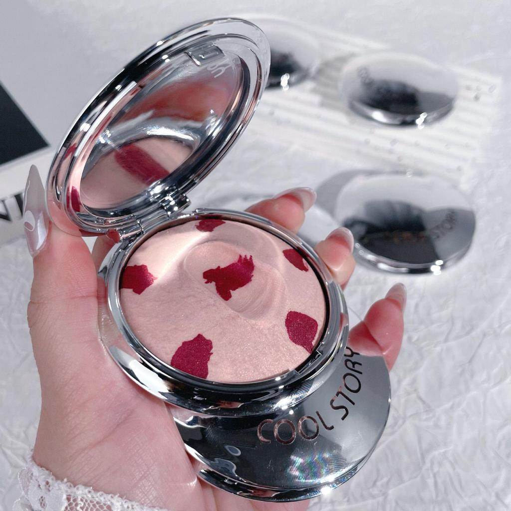 Galaxy Glow Highlighter: Single Shade Shimmer Cream for a Radiant, Long-Lasting Sparkle