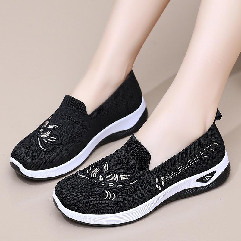 Shoes women's summer new breathable mother shoes old Beijing cloth shoes one pedal net shoes soft sole comfortable casual shoes