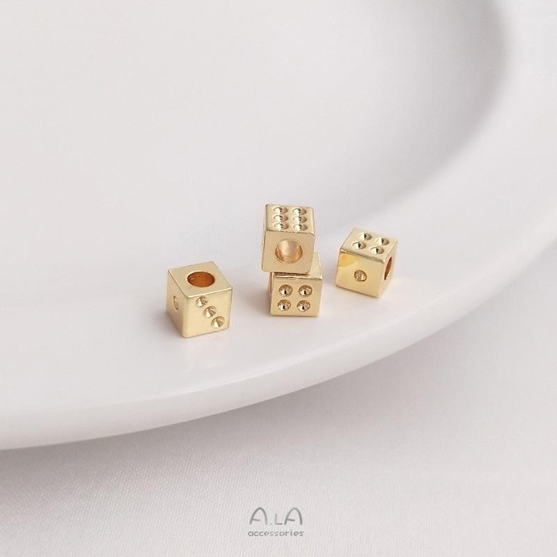 Kwadratowe przekładki z miedzi platerowanej 14-karatowym złotem 4 mm do samodzielnego tworzenia biżuterii