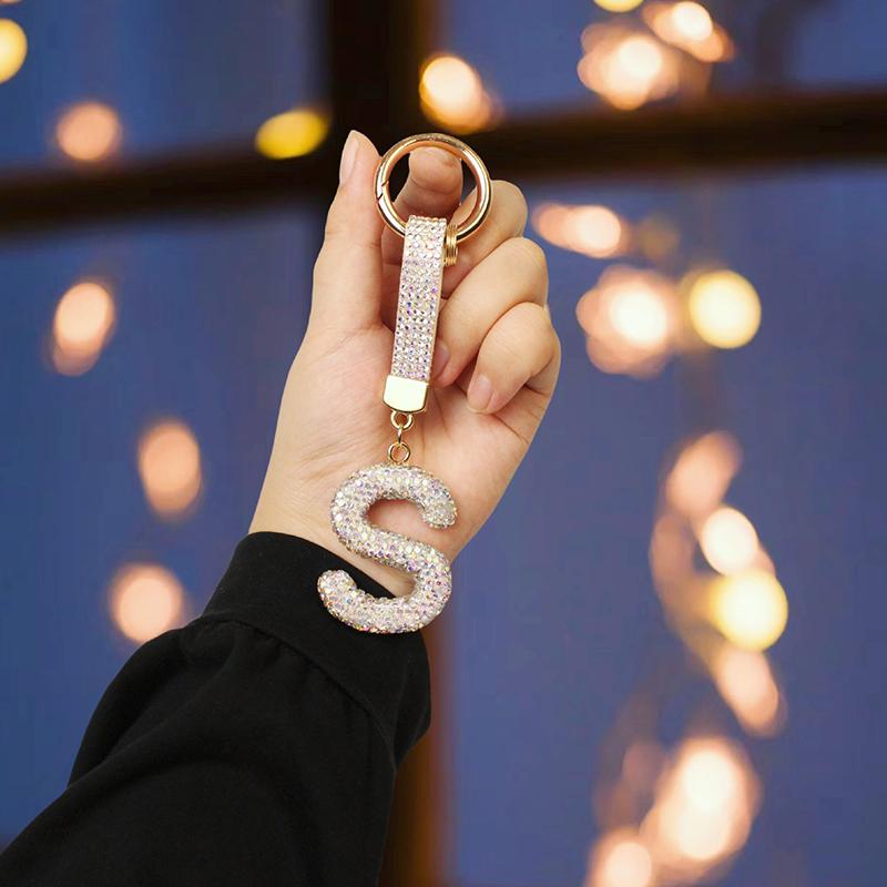 1PC Keychains Ideal Gift Letter Design Bling Key Ring Accessory Full Rhinestone Design Lucky Pendant 26 Alphabet Letters