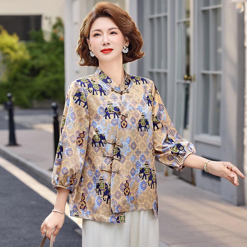 

Mom s Summer Fashion Frog Button Seven-Sleeve Shirt - Elegant Chinese Style for Middle-Aged and Elderly Women XL (90-110 jin) хаки