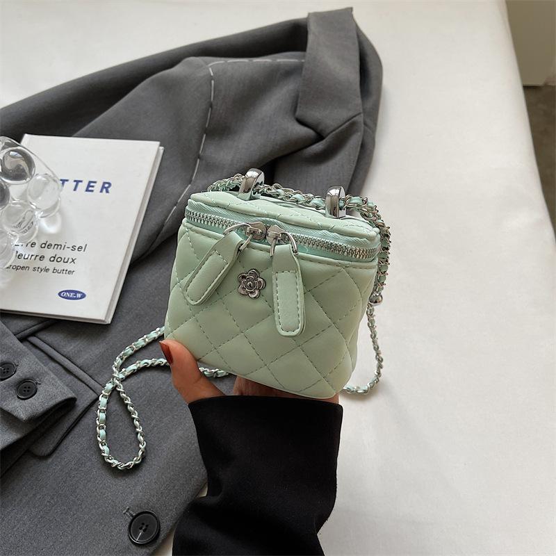 Rhombus Embroidery Thread Small Bag Women's 2025 New Summer Popular Versatile Chain Messenger Bag Small Square Bag