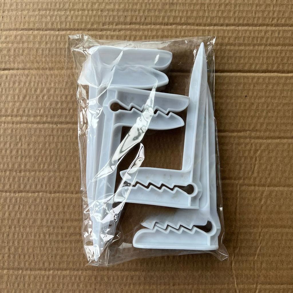 4PCS Beach Towel Clip Camping Mat Clip Outdoor Decorative Clothespins Sheet Holder Towel Clamp Clothes Pegs Tent Clips