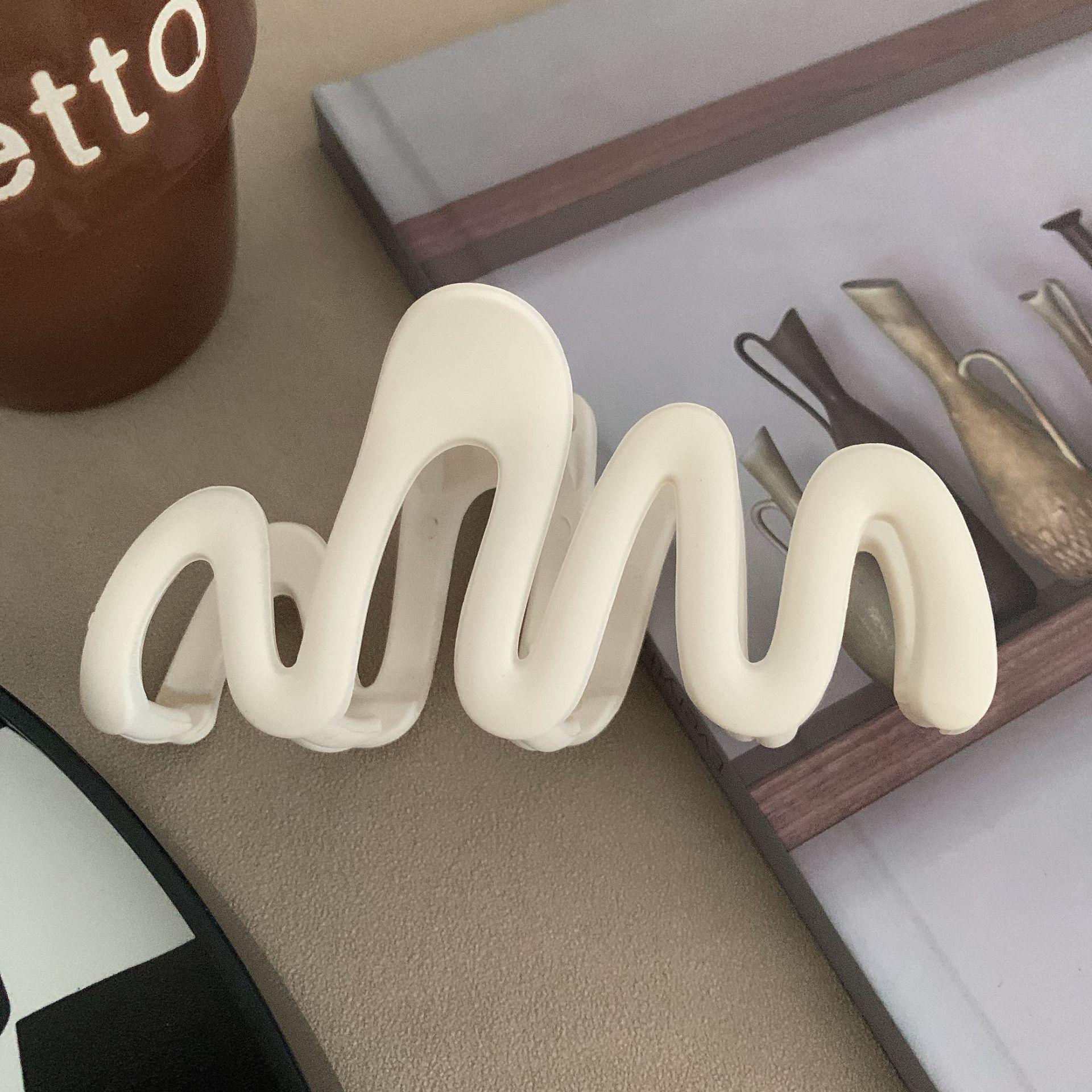 Curved Frosted Hair Clip for Women s Bun - Simple Shark Claw 2023 Style белый