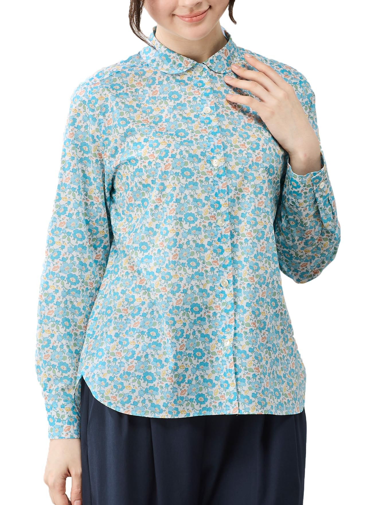 

920 Сделано в Японии Рубашка-блузка с круглым воротником Liberty Топ с длинным рукавом Tana Lawn I Белый x Синий Мелкий цветочный [ИСП] Женская (JP, Алфавит, L, Узор)