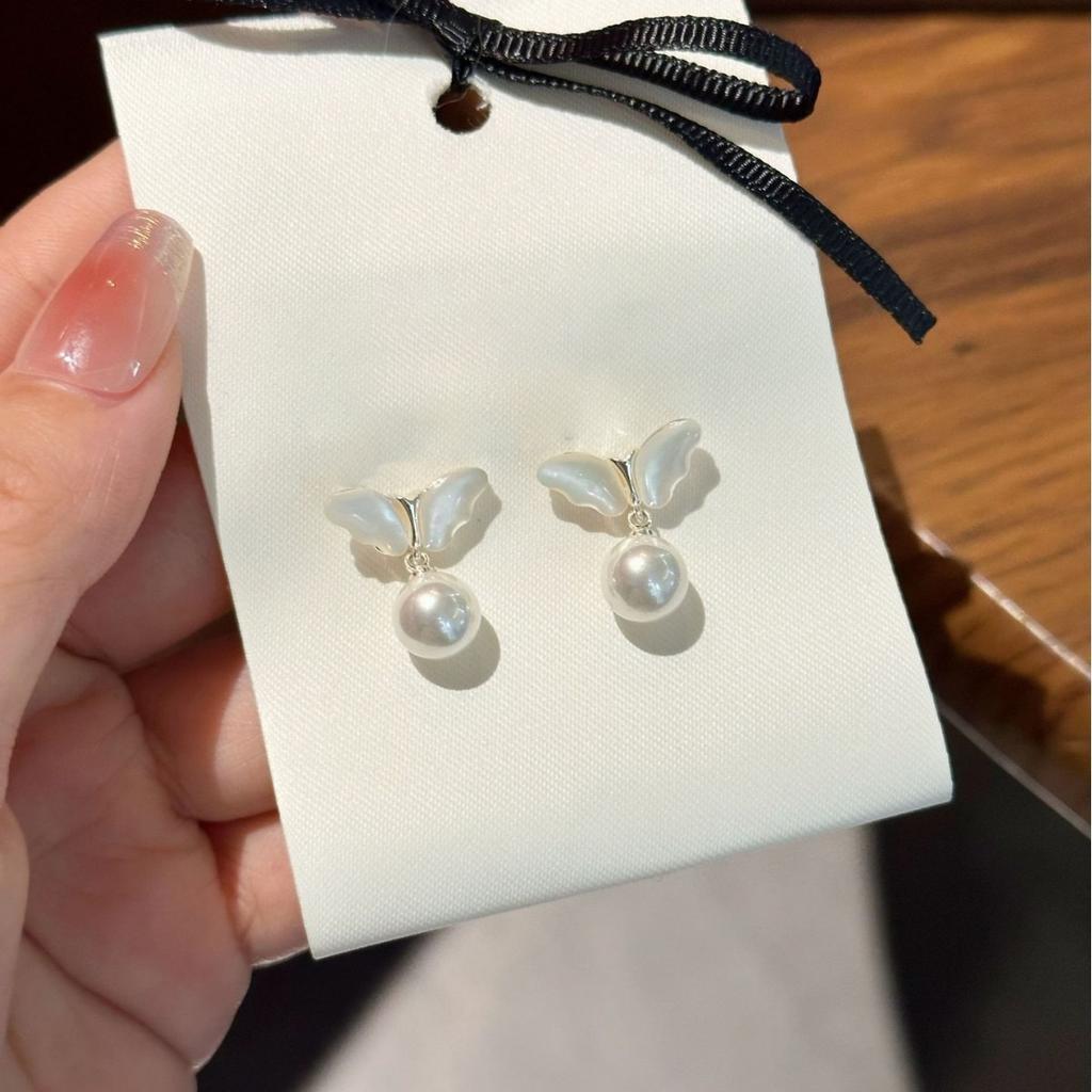 Butterfly pearl earrings women's niche sweet temperament earrings fashionable exquisite versatile light luxury high-end earrings