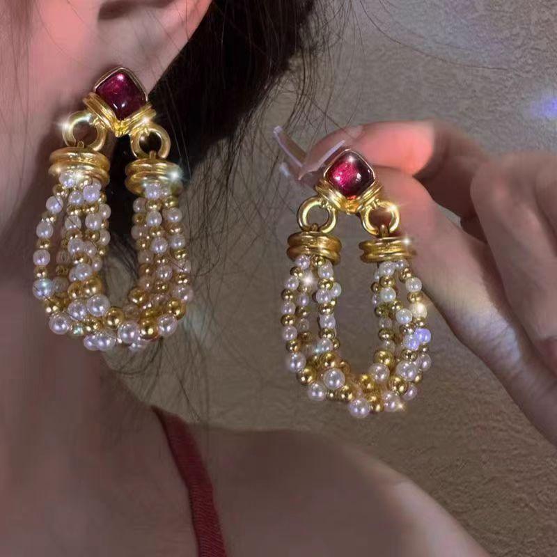 Personality exaggerated retro court pearl fringed earrings light luxury exquisite rose red high sense European and American fashion earrings