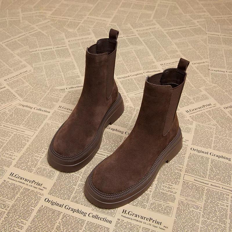 Zapatos planos retro coreanos de ante para principios de otoño, moda otoño e invierno 2025, super fuego, Chelsea de suela gruesa, estilo extranjero, botines pequeños