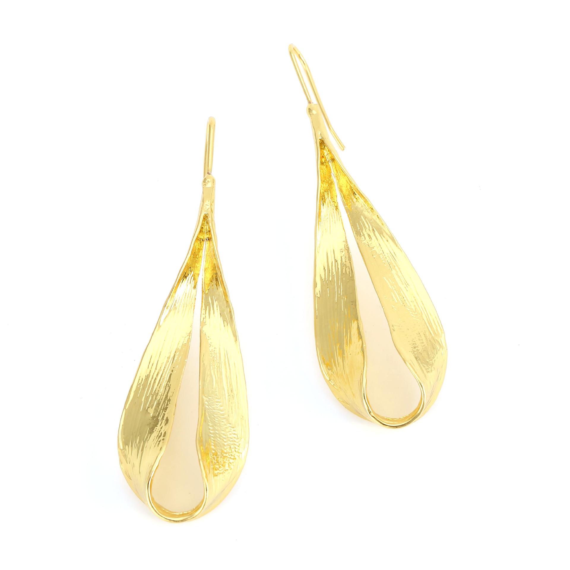 

Fashionable, exaggerated design, metallic texture, niche, gold-engraved, simple, light luxury and versatile earrings