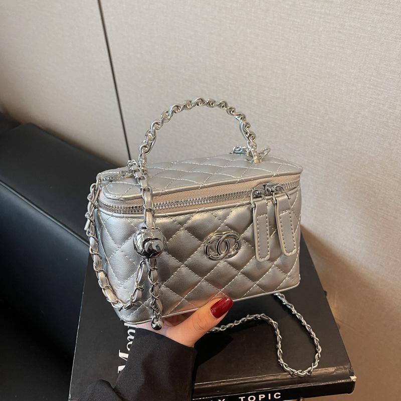 Women's 2025 Quilted Chain Bag: New Elegant Design, Autumn/Winter Trend, Versatile Crossbody Tote & Bucket Style.