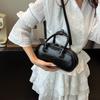 New Bag Women's Hand-held Baguette Bag Niche High-end Sense Niche Versatile Single Shoulder Messenger Bag