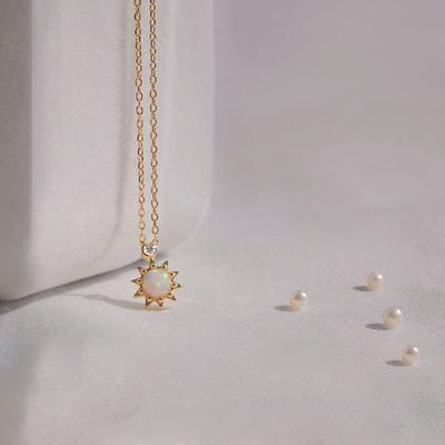 Collier Soleil Opale Petit, Design Simple de Niche, Chaîne Clavicule Luxe Léger Cadeau Tempérament Tendance