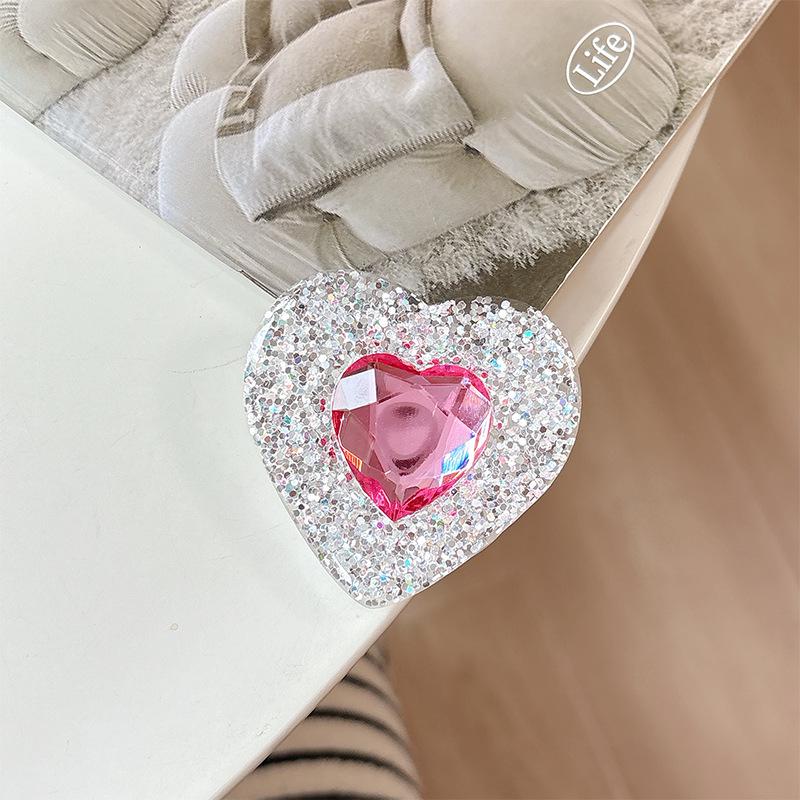 

Retractable Phone Holder with Rhinestone Heart and Magnetic Airbag Support for Easy Viewing