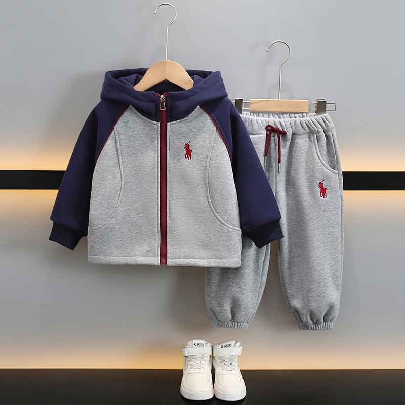 Chłopięcy sportowy zestaw z kapturem i spodniami dresowymi - Wiosna/Jesień 2025