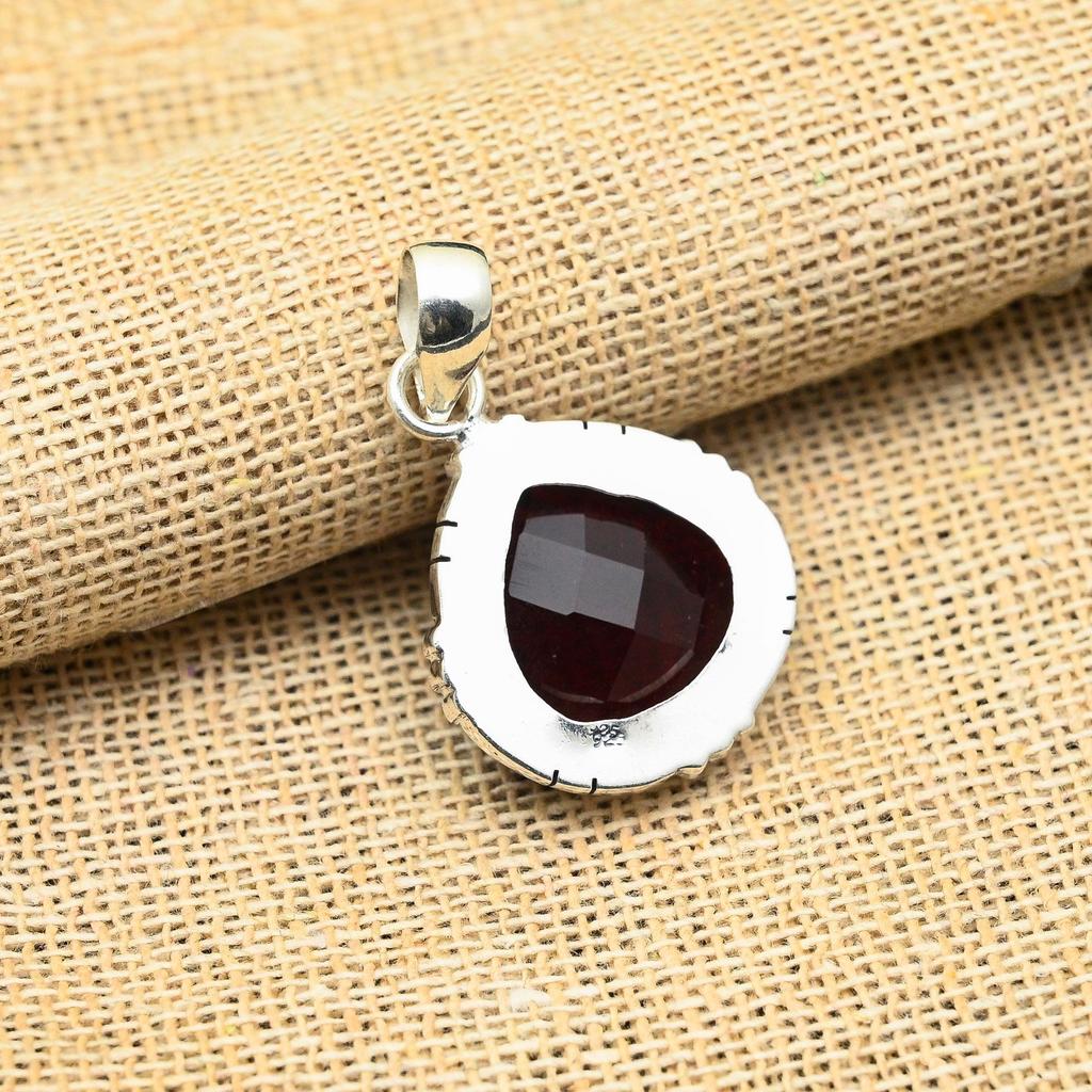 Nádherný červený granátový drahokam Ručne vyrobený 925 rýdze striebro Šperkový prívesok pre ženy