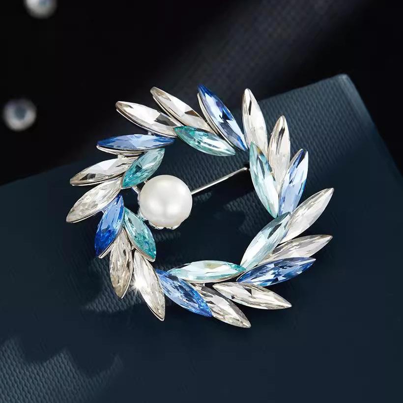 

Simple Garland Brooch, Crystal Brooch, Retro and Versatile Brooch, Suit Accessories