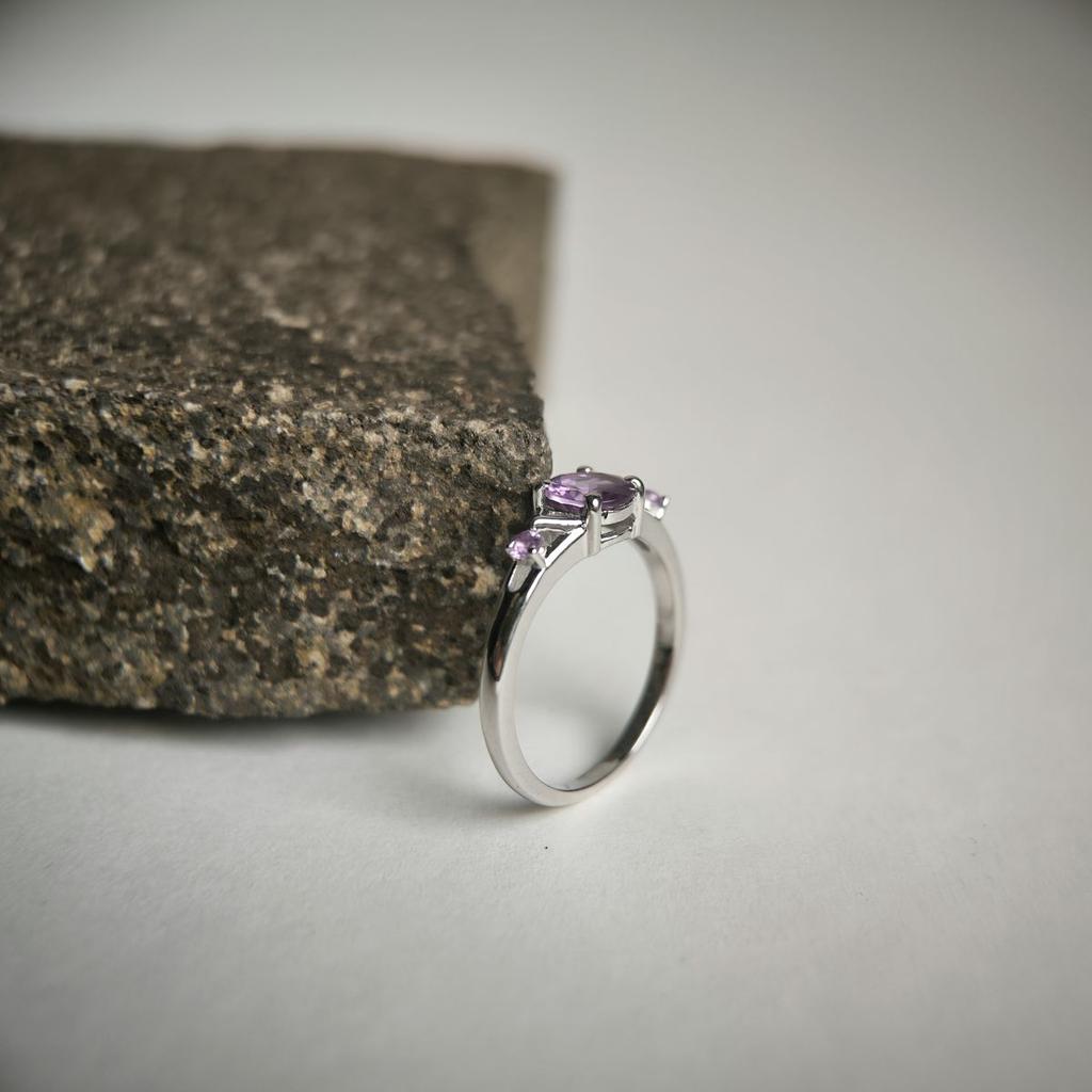 Серебряное кольцо с александритом 1.25ct, вес изделия 2,4 гр (2180111)