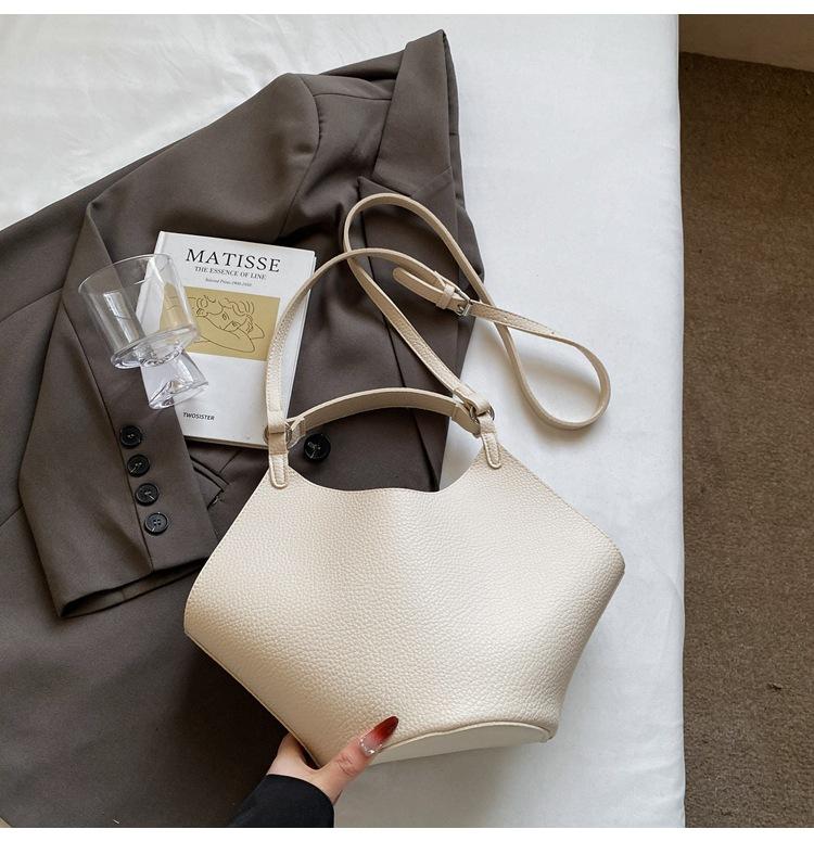 Premium Sense Hand Bag Women's New Fashion Casual Messenger Shoulder Bag Large Capacity Commuter Bucket Bag