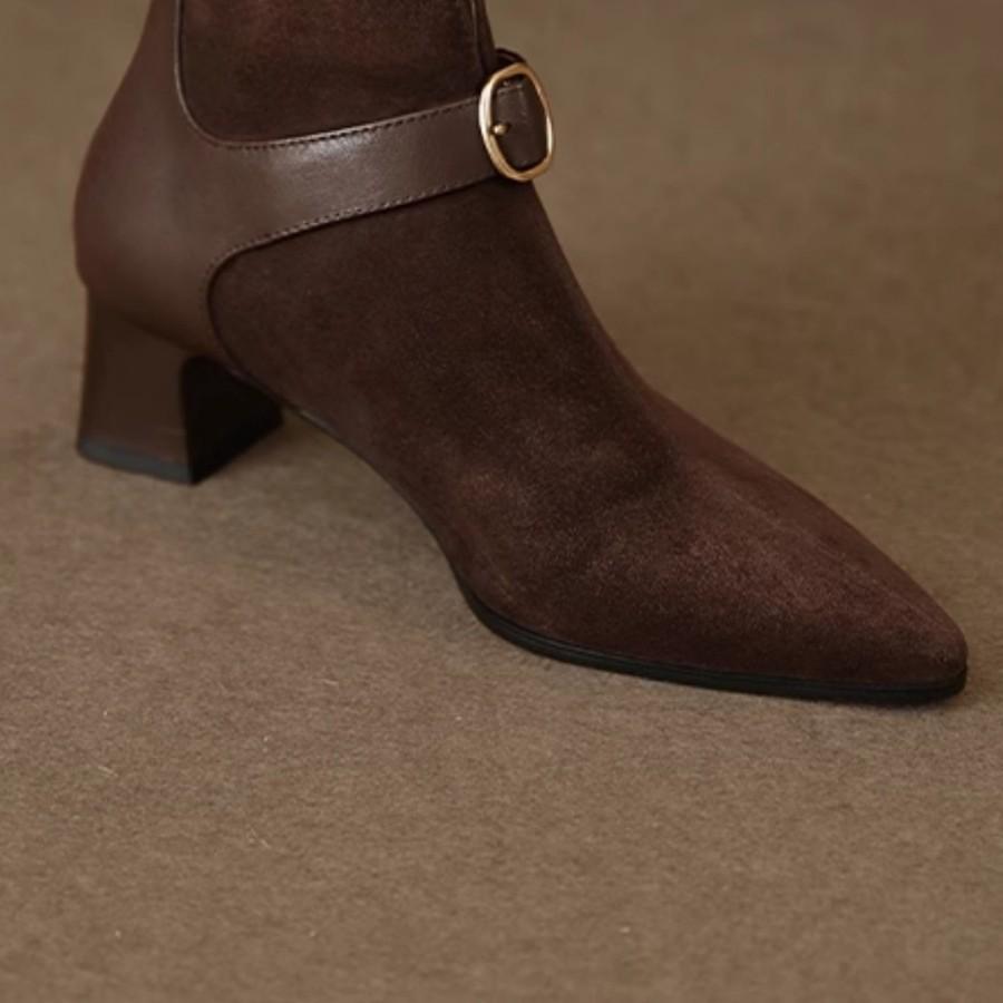 

Женские ботинки на среднем каблуке из мягкой кожи в стиле ретро коричневого цвета, новинка осени и зимы 2025 года, комбинированные ботинки на среднем каблуке с острым носком и V-образным вырезом из мягкой кожи для женщин 40