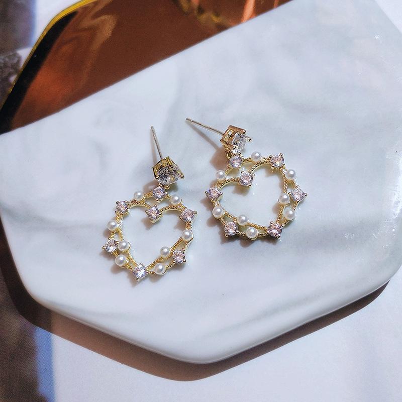 

Trendy Heart-shaped Earrings, High-end Trend, Sweet and Cool Style, Heart Set with Diamonds, Versatile Pearl Zircon Accessories