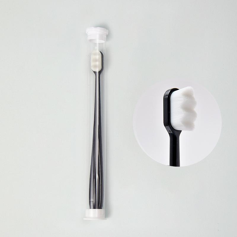 

Японская зубная щетка с ультрамягкой щетиной и защитной цилиндрической упаковкой - Универсальное использование.