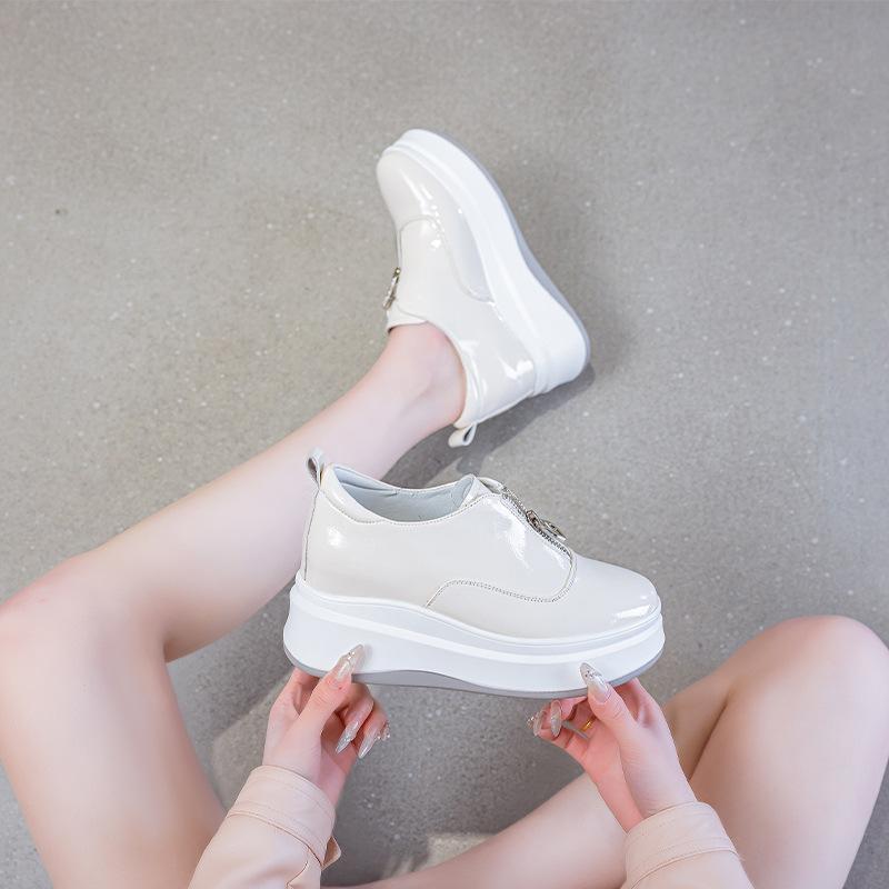 Mode 7,5CM Damen Freizeitsneakers Lackleder Plateauschuhe Damen Keilabsatz Sportmode Schwarz Klobig Reißverschluss vorne Vulkanisierte Schuhe