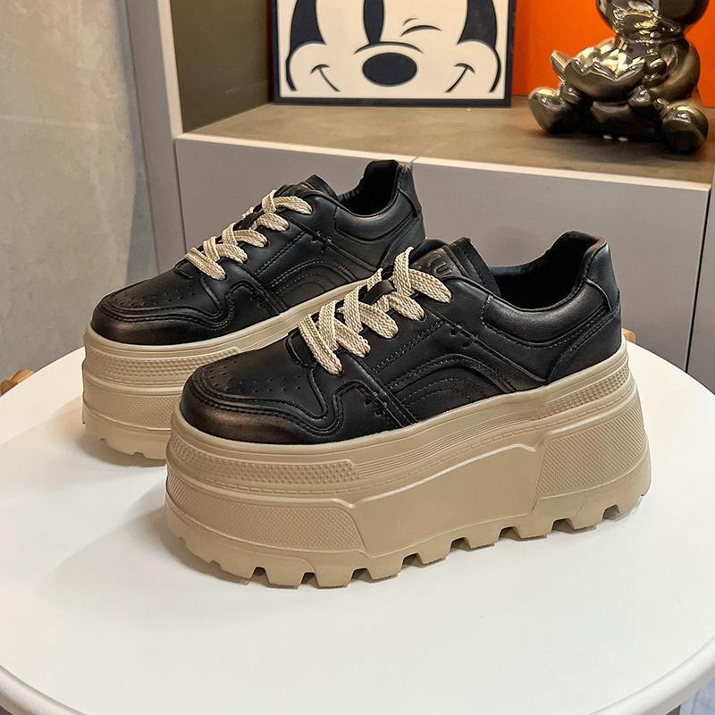 Height increasing thick soled white shoes paired with skirts 2025 autumn new style sponge cake shoes casual sports board shoes