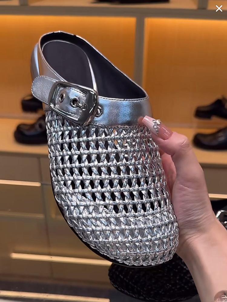 

Нишевая толстая подошва полу-драг женская 2025 Европейская станция новая верхняя одежда мода темперамент сандалии ремень пряжка британский одиночный тренд обуви 34