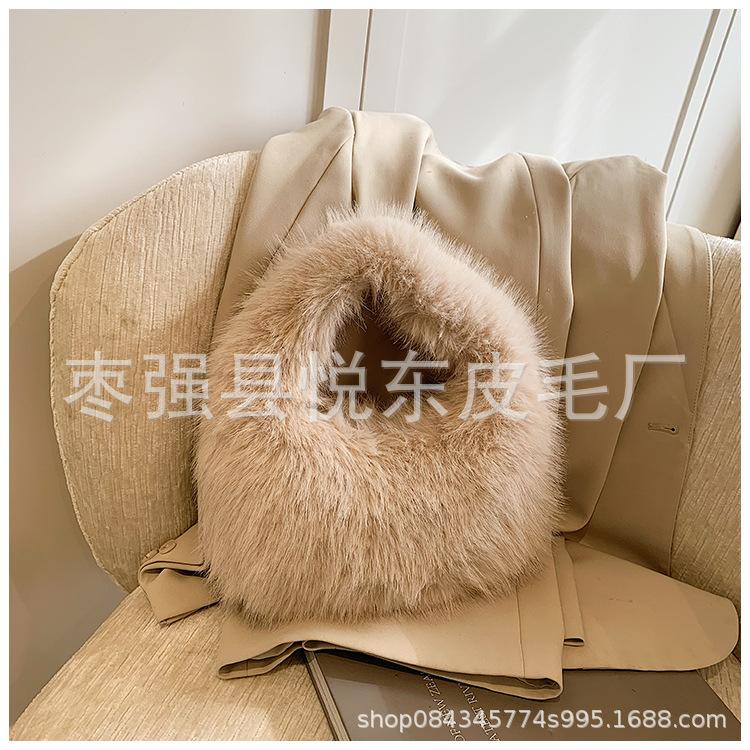 Handheld Fluffy Bag for Women's Autumn and Winter New Models. This Year's Popular Bag Has a High Sense of Niche Plush Bag and a Small Bag In Hand.