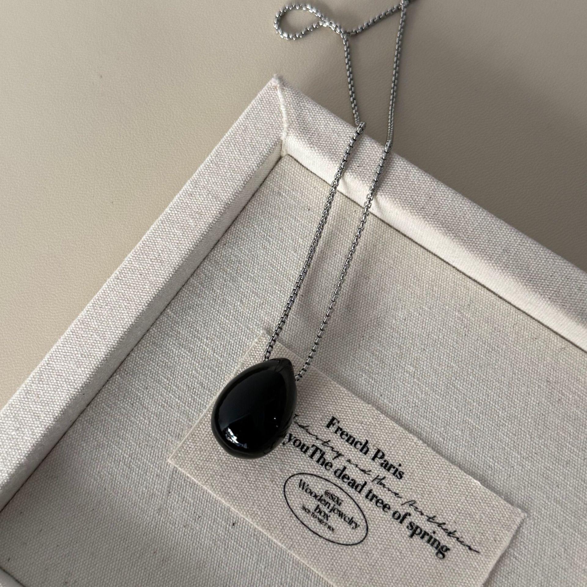 

Мінімалістичне чорне титанове сталеве намисто-підвіска у формі краплі води для жінок