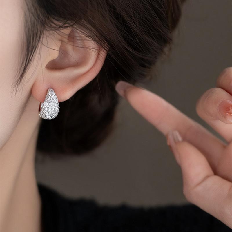 Zircon Round Simple Earrings: Stylish, Light Luxury, Versatile, High-Class Ear Accessories