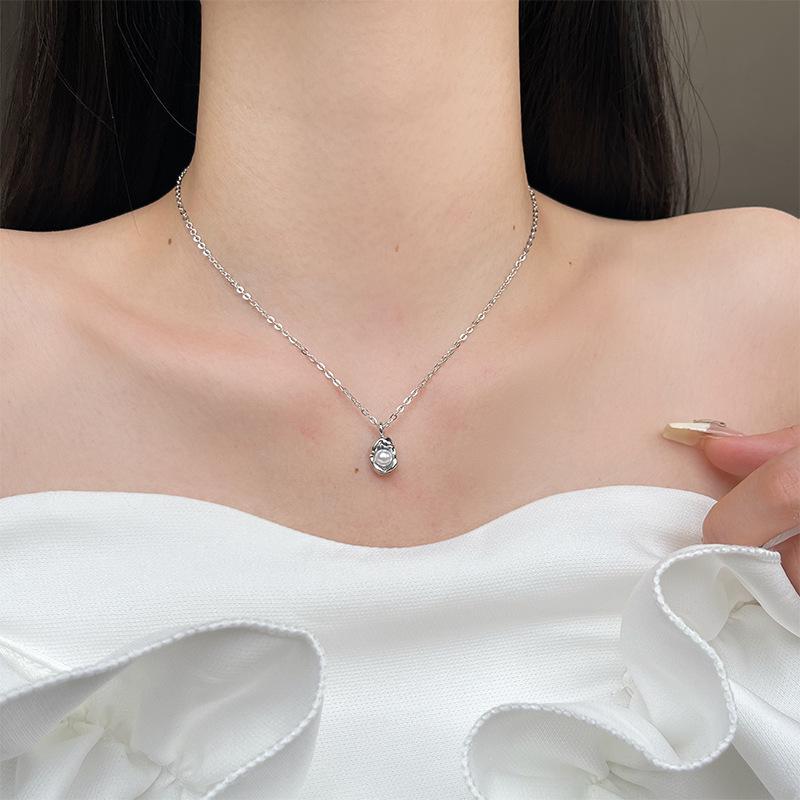 French Retro Pearl Necklace for Women - Winter Fashion Sweater Chain & Clavicle Chain.