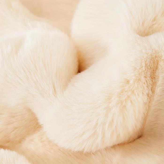 Bubble Velvet Imitation Rabbit Fur Carpet – Thick Fluff for Living Room, Bedroom, and Tatami Floor, Ideal for Autumn and Winter.