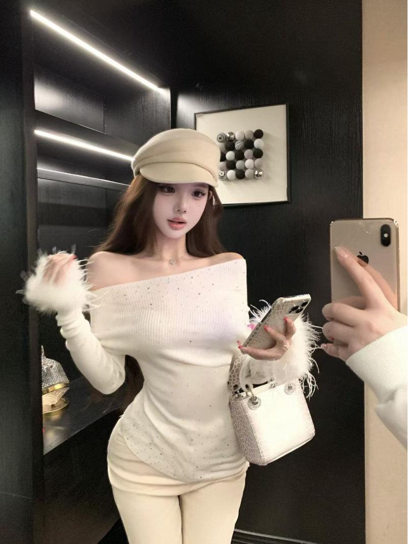 

Women s One-Shoulder Rhinestone Long-Sleeve T-Shirt with Fluffy Cuffs - Slim Fit, Pure Desire Style, Sweet and Spicy Spring Top Extra Large абрикосовый