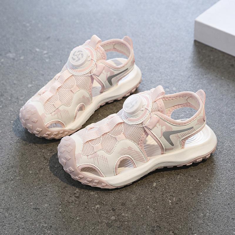 22 Sommer neue Studenten Tasche Kopf Sandalen Drehknopf Outdoor Strandschuhe Ausgeschnitten Atmungsaktiv Lässig Studenten