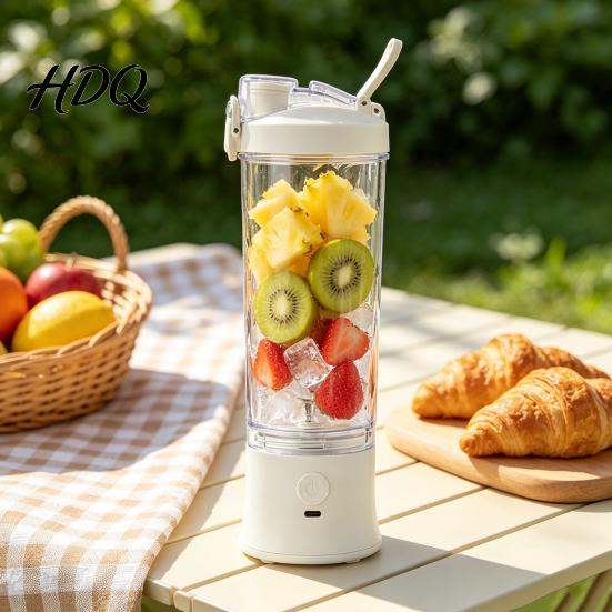 Lightweight Meal Replacement Shaker Cup Portable Blender Cup USB Fast Charging Personal Size Juicer 600ml Capacity for Smoothies And Shakes