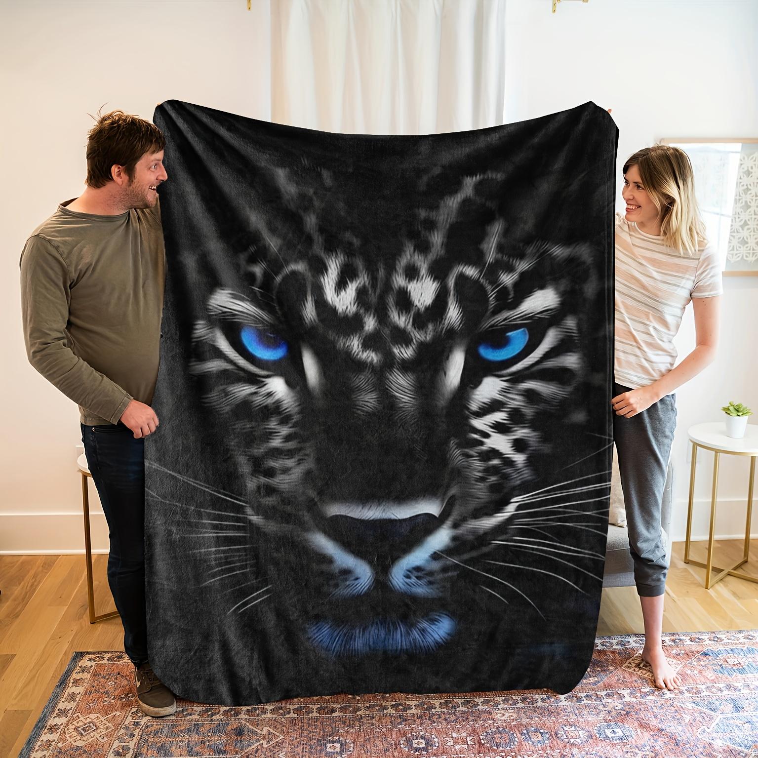 

1pc Black and White Leopard Print Flannel Blanket - Soft, High-Definition Digital Print, Polyester, All-Season Comfort 130x150cm51x59in