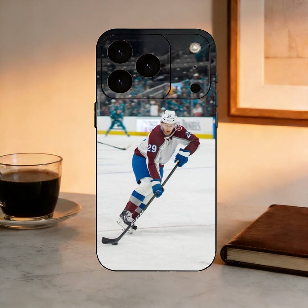 Coque de téléphone pour joueur de hockey Nathan MacKinnon en silicone souple pour iPhone 17 16 15 14 13 12 11 X XR Plus Pro Max Plus