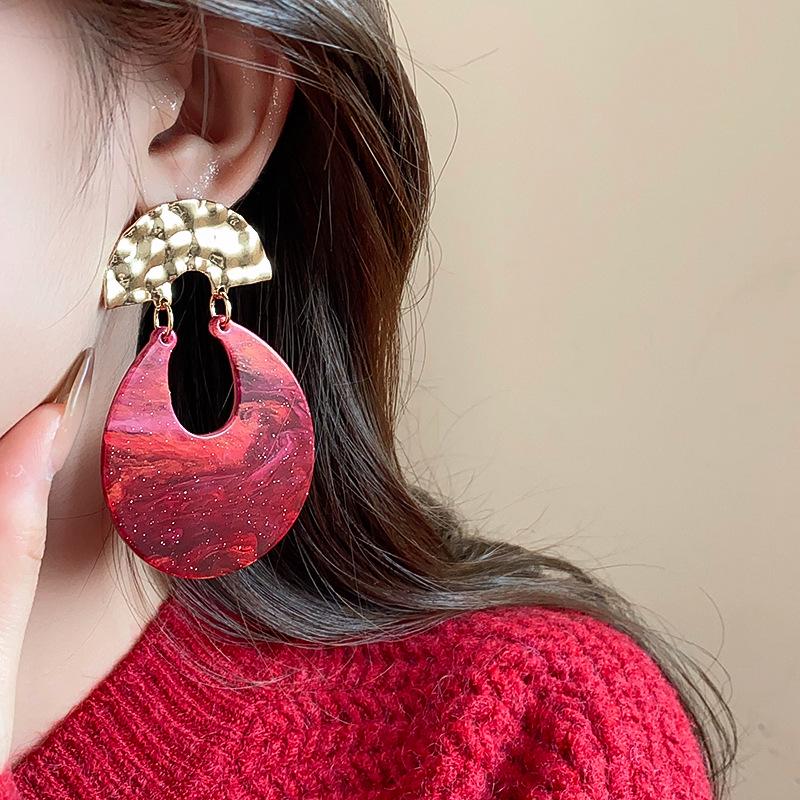 Kolczyki plisowane w kształcie litery U z efektem ombre Silver Needle: Retro Ekstrawagancki High-Endowy Styl Europejski i Amerykański dla Kobiet