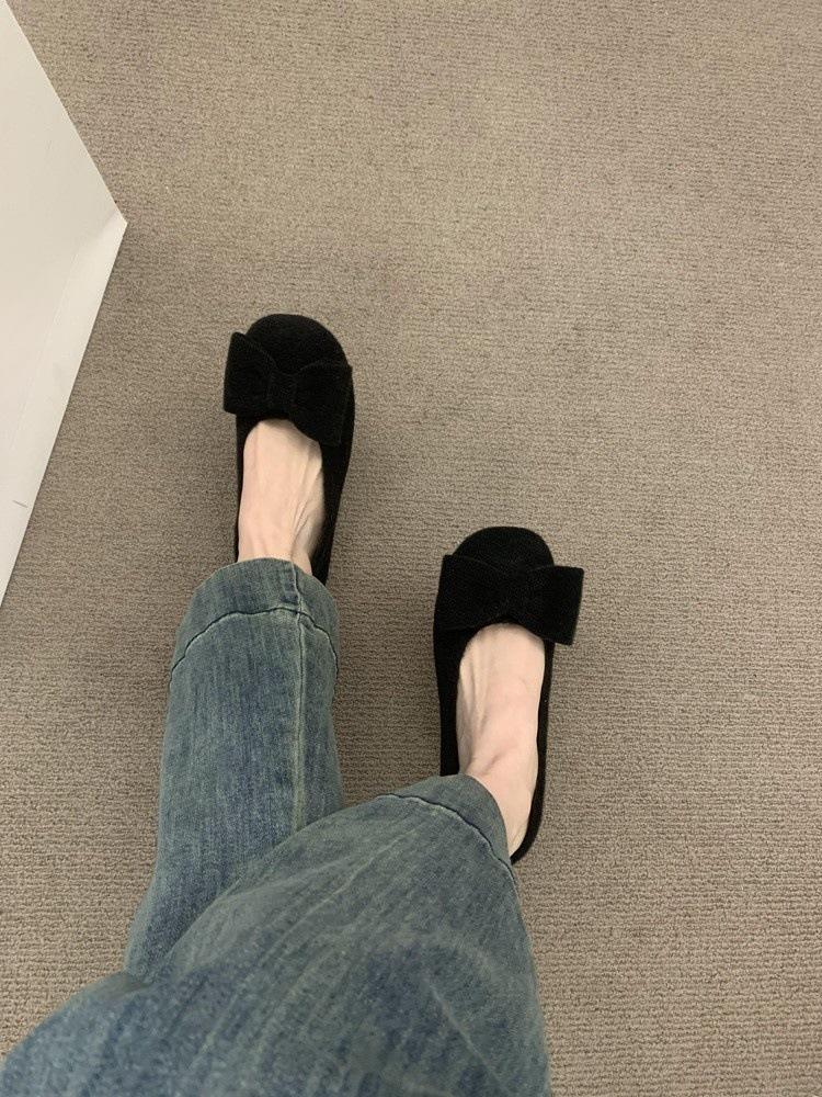 

Французские туфли Мэри Джейн серого цвета с бантом на плоской подошве универсальны и не надоедают. Женские балетки на мягкой подошве 39 чёрный