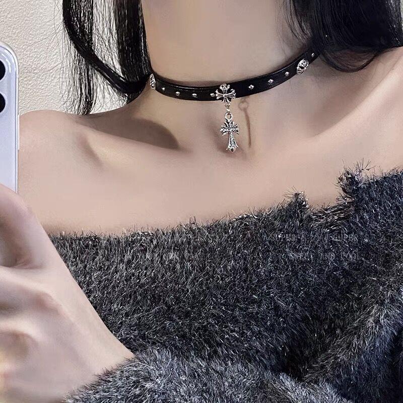 

Кожаный чокер в панк-стиле