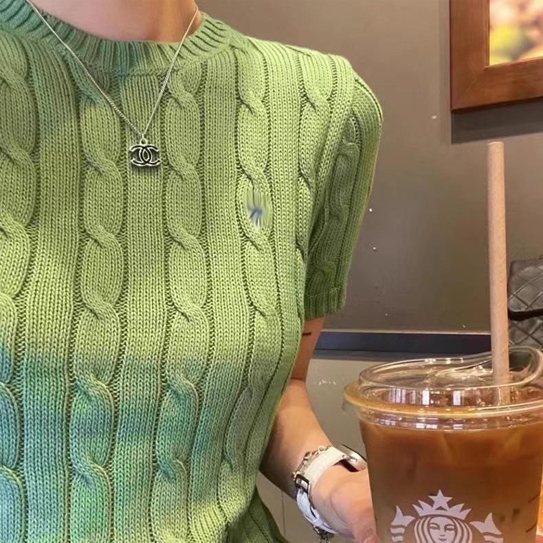 

Женский жилет с коротким рукавом и кабельной вязкой с вышивкой логотипа пони – Универсальный повседневный свитер с круглым вырезом для весны и лета. Small зелёный