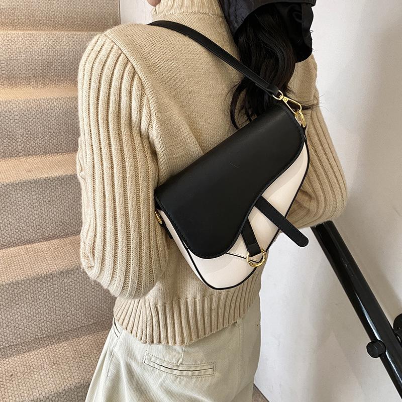 

Дизайнерская сумка 2025 новая сумка женская простая кроссбоди на плечо подмышку модная текстурная сумка-седло 19.5*6.5*17 белый