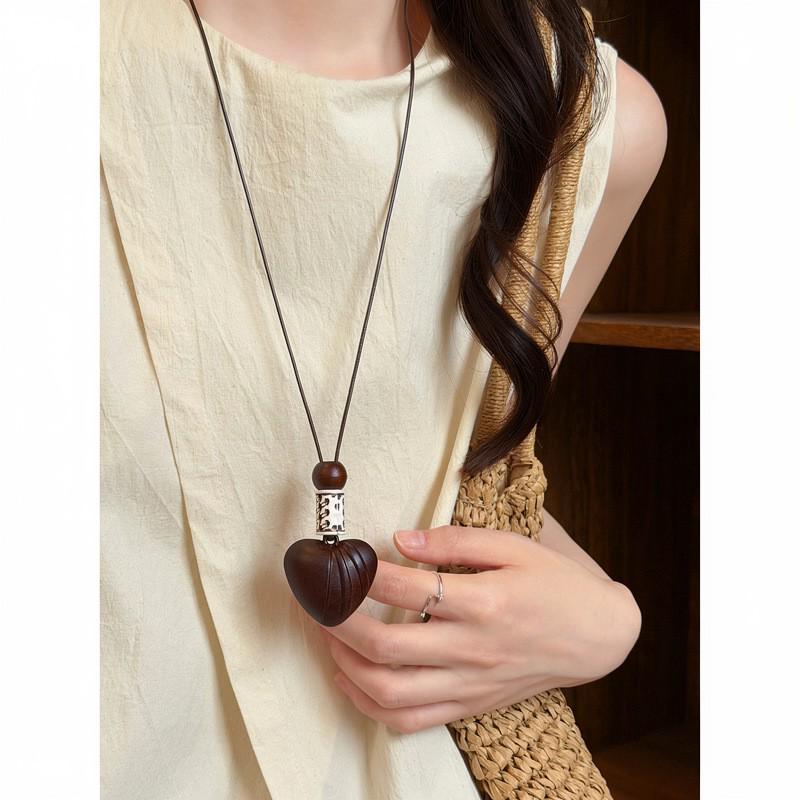 High-End Women's Retro Oval Geometric Resin Necklace