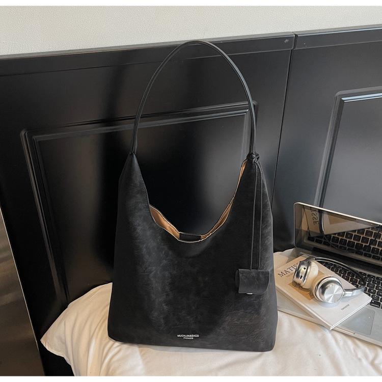 

Модная осенняя сумка-тоут: Вместительная, универсальная сумка кроссбоди и на плечо чёрный